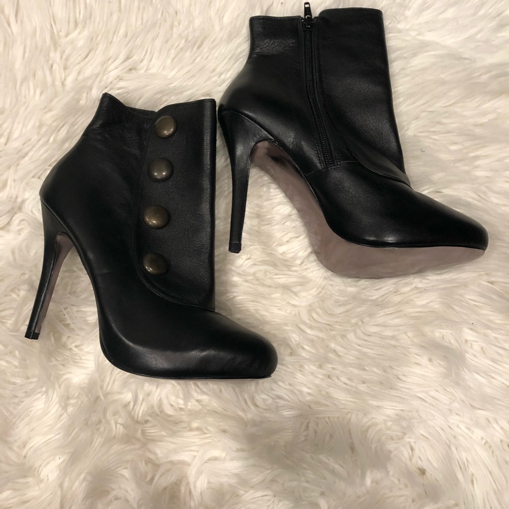 Steve Madden Leather Bootie